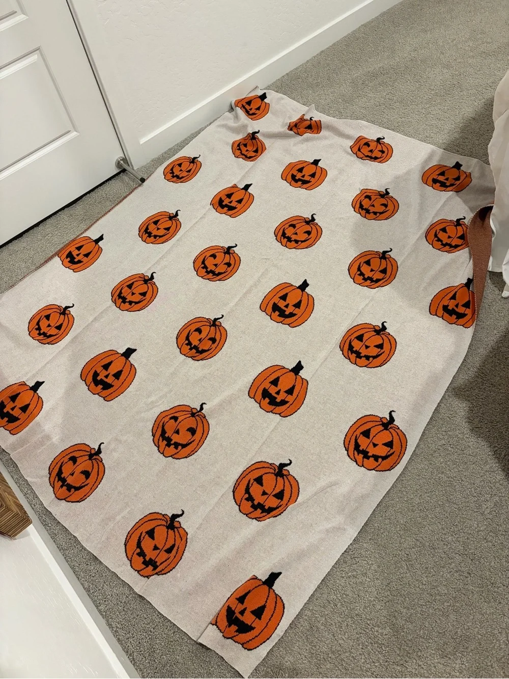 Halloween Pumpkin Throw Blanket - Orange & Cream Jack-o'-Lanterns- good size